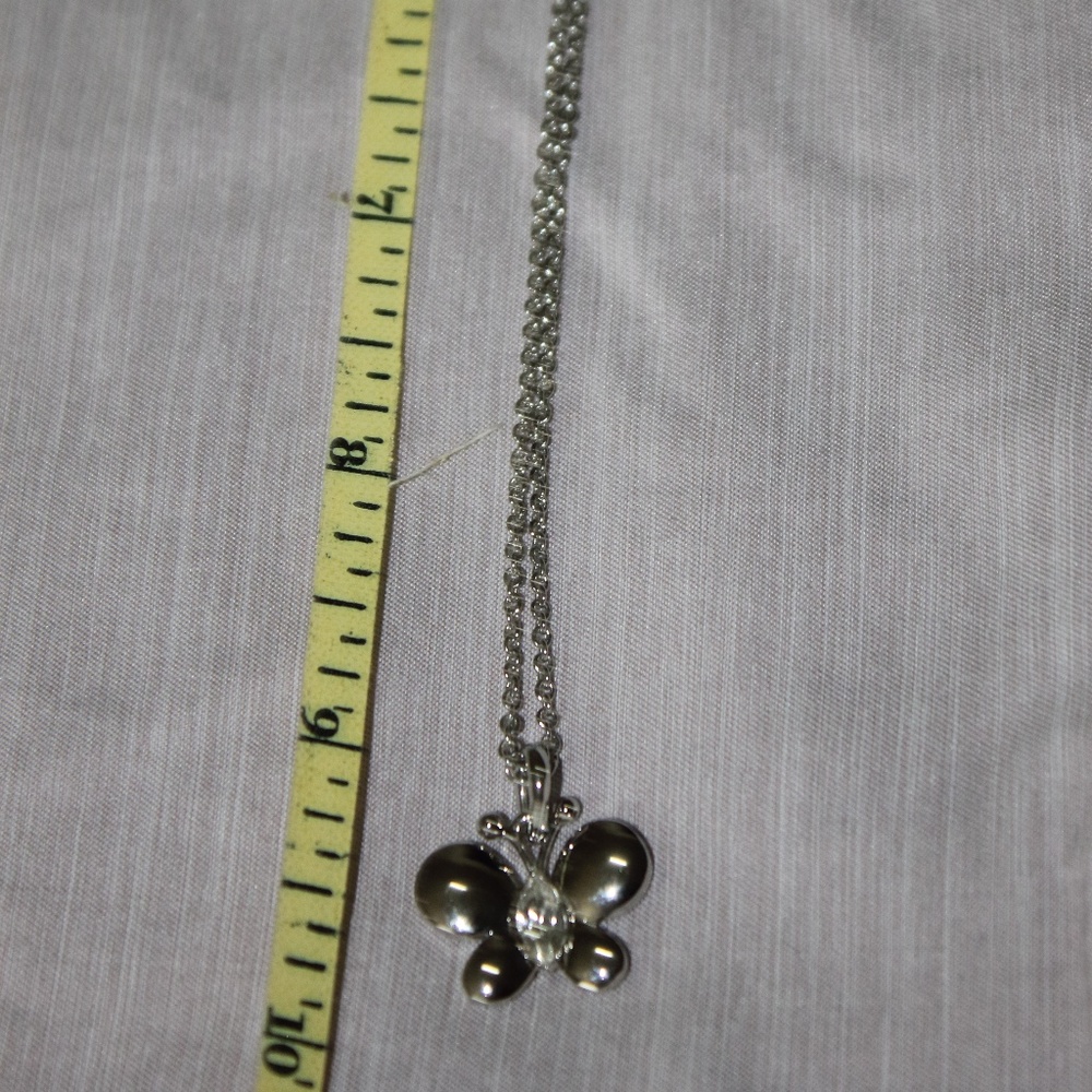 BEAUTIFUL BUTTERFLY NECKLACE W/ADJ. CHAIN(9.75)
